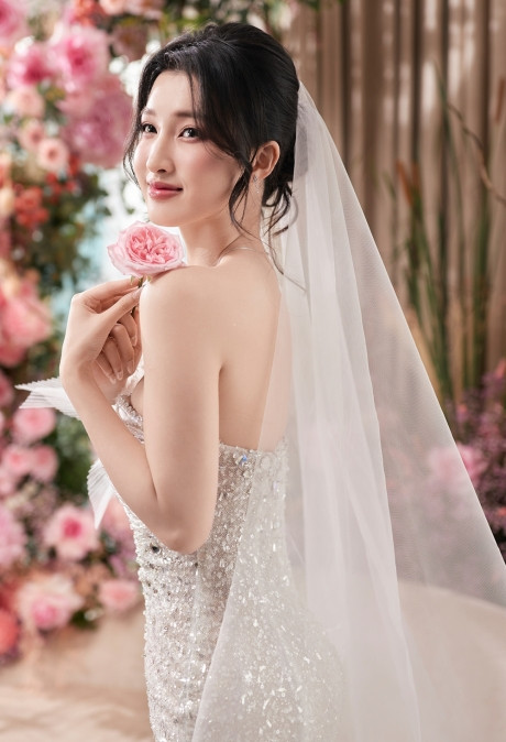 phuong nhi the hien bst ao cuoi cua nha thiet ke kim anh le 27 1691551303 1757508174145702693084