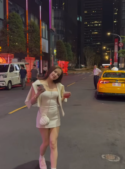 Thiều Bảo Trâm khoe sắc vóc đỉnh chóp trong chuyến du lịch Đài Loan