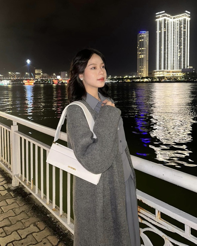 Hoa hậu Thanh Thủy xách túi 300 triệu theo kiểu mời trộm xơi khiến dân mạng lo nơm nớp