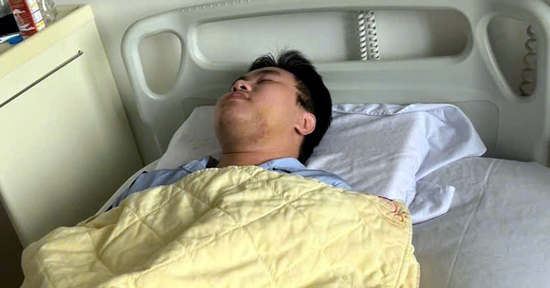 Nam sinh bị đánh gãy xương hàm vì…cho là 'nhìn đểu' giữa phố Hà Nội