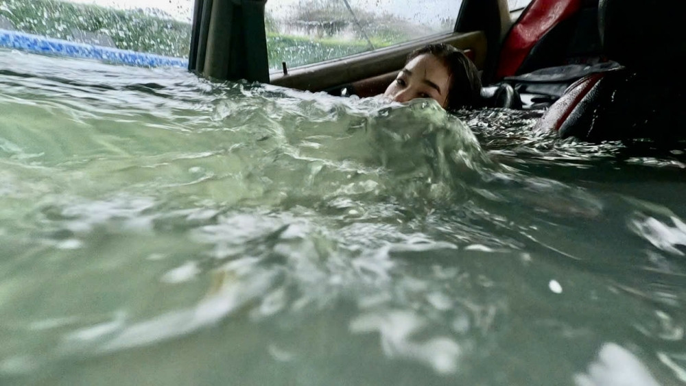 Người đẹp Top 10 Hoa hậu Việt Nam 2022 ám ảnh cảnh quay chìm xuống nước trong phim kinh dị