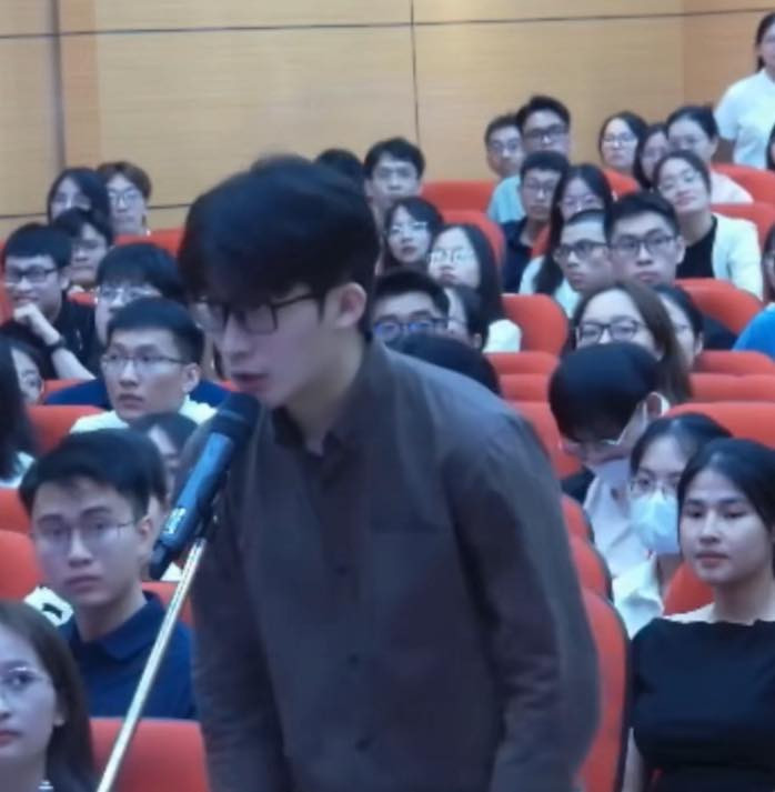 Thêm một bác sĩ nội trú nổi như cồn nhờ ngoại hình điển trai chọn ngành học hot