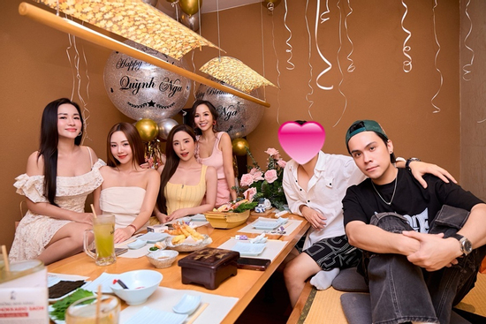 Việt Anh khác lạ trong tiệc sinh nhật Quỳnh Nga, đập tan ồn ào 'chia tay'?