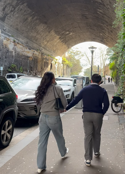 Á hậu Vbiz lộ vòng 2 lùm lùm khi xuất ngoại với bạn trai thiếu gia tin đồn bầu bí là có thật