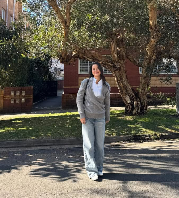 Á hậu Vbiz lộ vòng 2 lùm lùm khi xuất ngoại với bạn trai thiếu gia tin đồn bầu bí là có thật