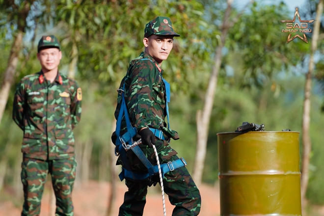 Anh Tú hạ gục quán quân thể lực Trang Pháp khiến khán giả ngỡ ngàng