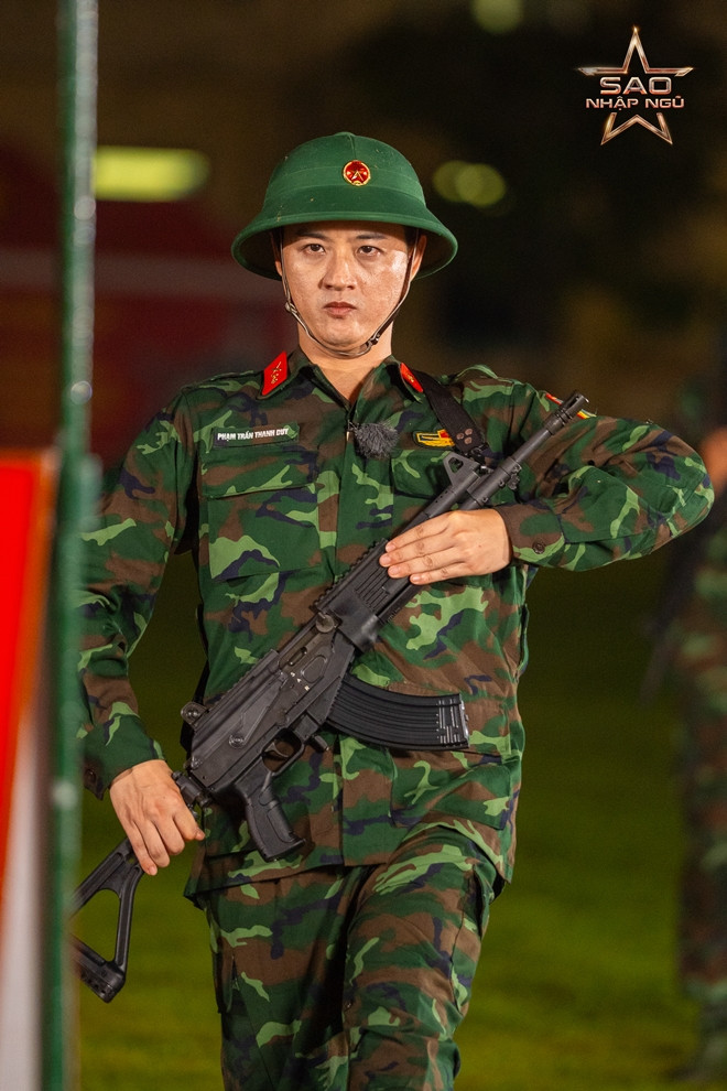 Anh Tú hạ gục quán quân thể lực Trang Pháp khiến khán giả ngỡ ngàng