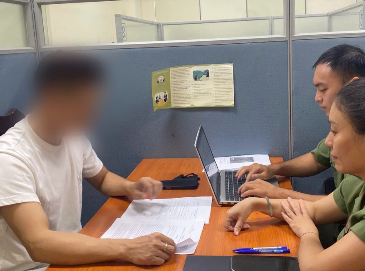 Rò rỉ hình ảnh Độ Mixi bị công an mời lên làm việc