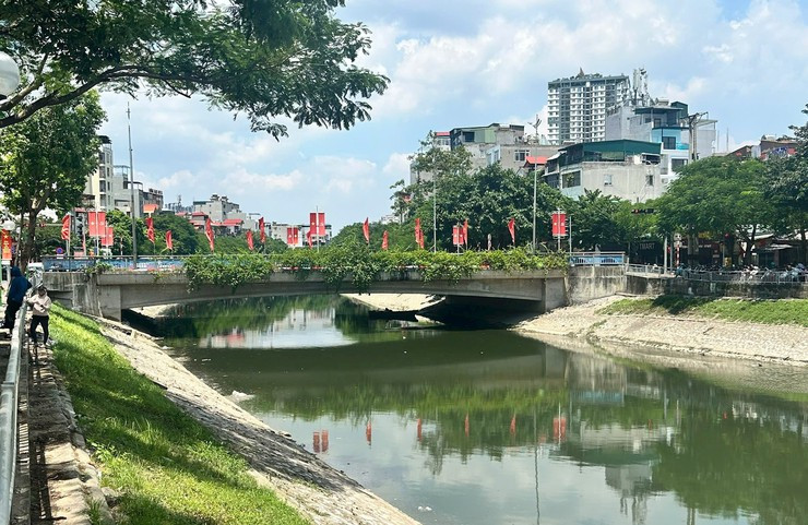 Hà Nội sắp làm công viên hai bên sông Tô Lịch và Nhà hát Ngọc Trai - Ảnh 1.