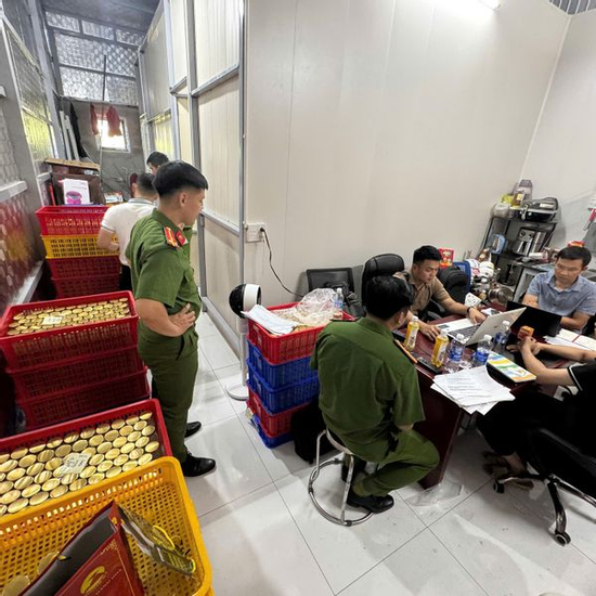 Bí mật kinh hoàng bên trong gần 38.000 lọ nước yến thành phẩm tại xưởng sản xuất ở Đà Nẵng