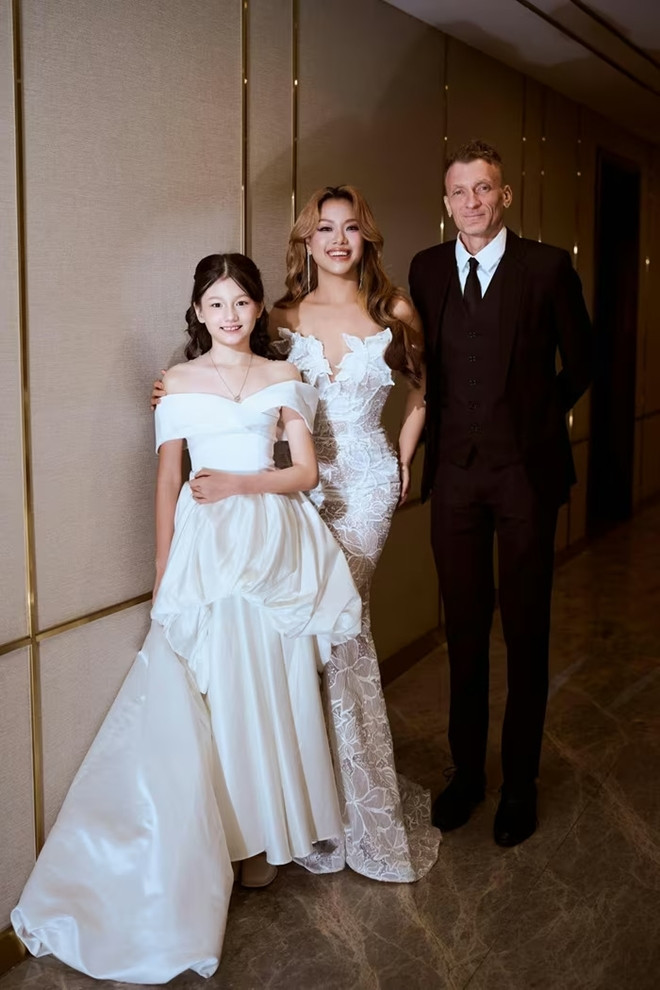 Những nàng cô chúa lai tây nhà sao Việt xinh như hoa hậu