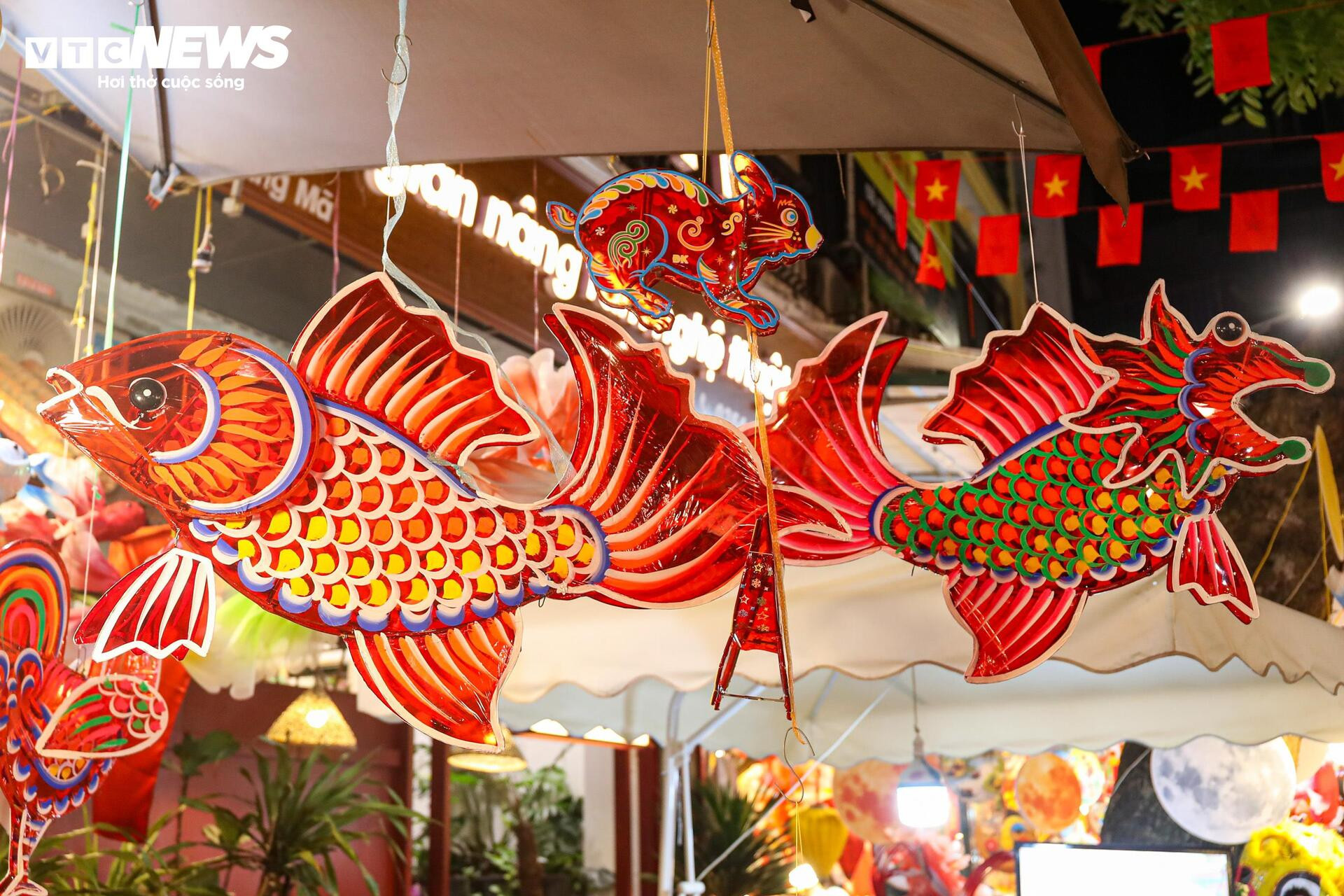 Phố cổ Hà Nội thay 'áo mới', rực rỡ đón trung thu - 7