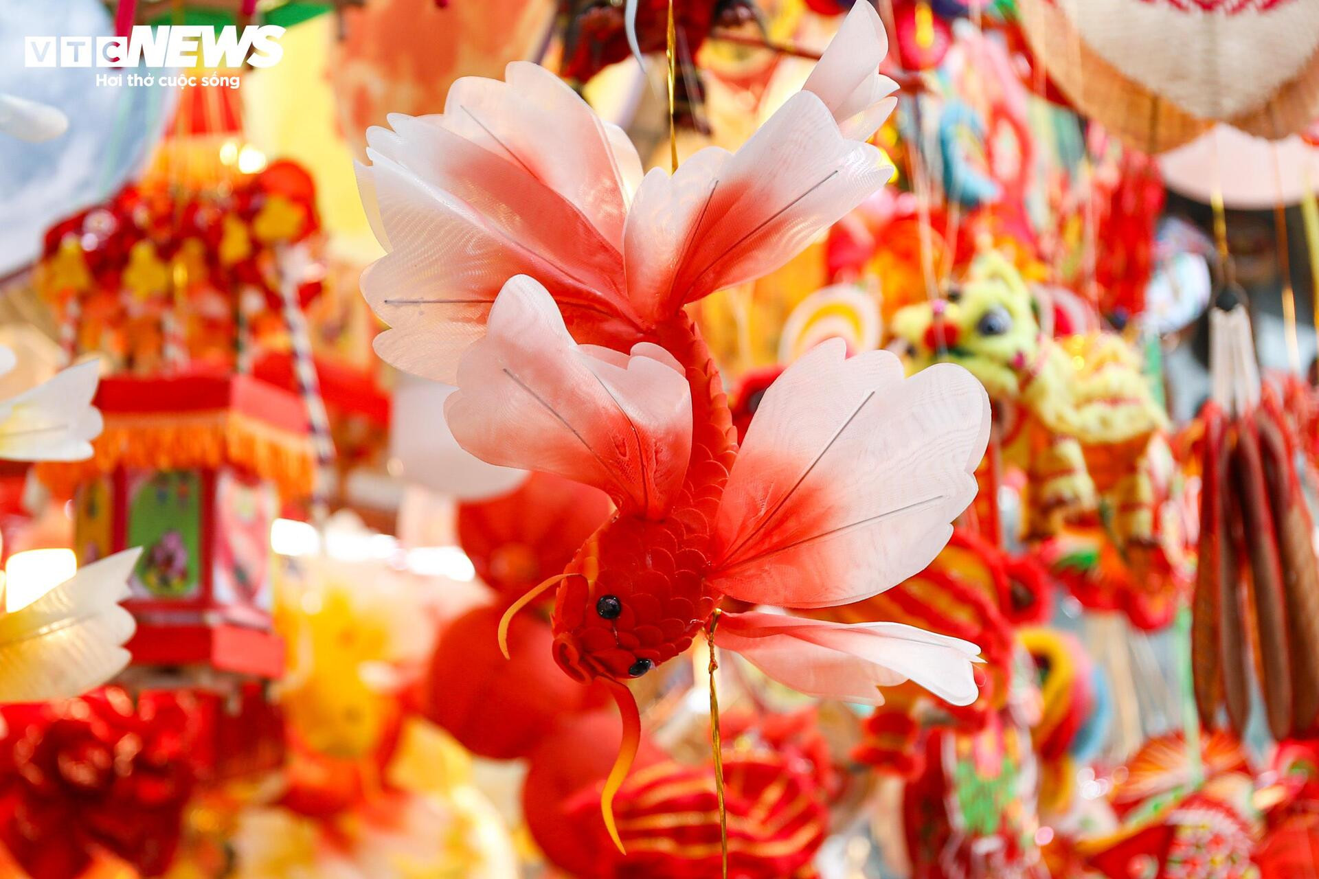 Phố cổ Hà Nội thay 'áo mới', rực rỡ đón trung thu - 6