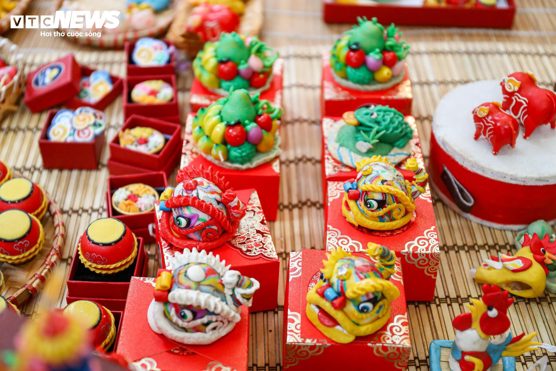 Phố cổ Hà Nội thay 'áo mới', rực rỡ đón trung thu - 12