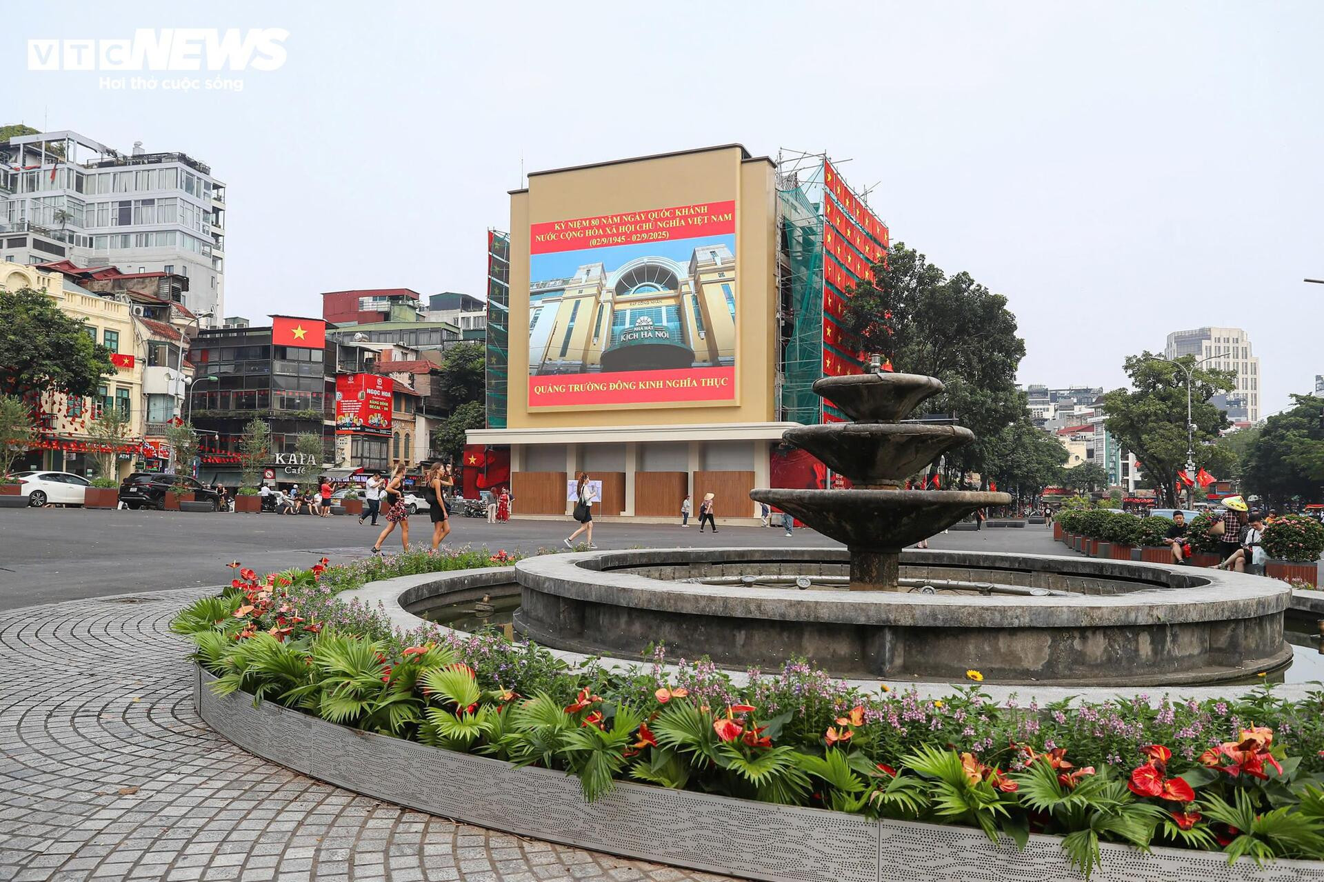 Toàn cảnh không gian Hồ Gươm sau hơn 3 tháng chỉnh trang - 4