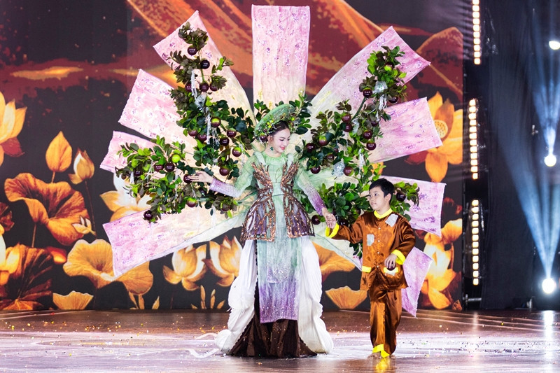 Tranh cãi đưa bàn thờ gia tiên lên sân khấu thi hoa hậu - Ảnh 10.