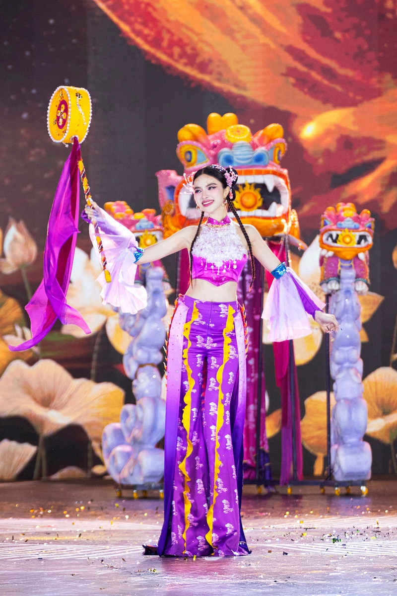 Tranh cãi đưa bàn thờ gia tiên lên sân khấu thi hoa hậu - Ảnh 13.