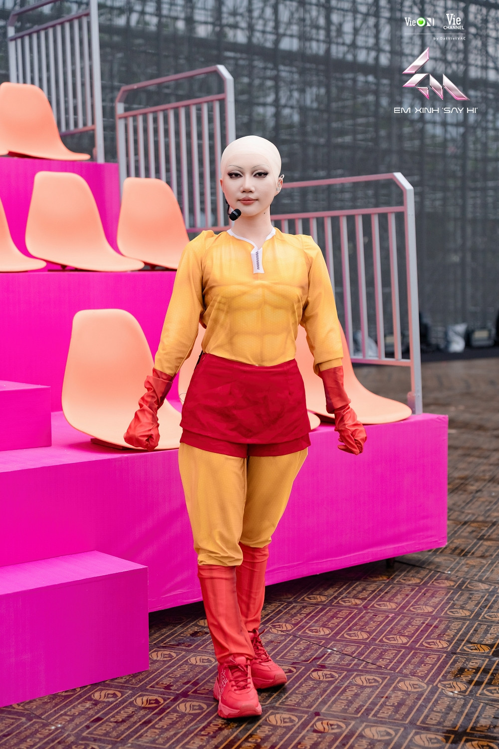 Mặc trời mưa to dàn Em Xinh tập luyện không ngừng nghỉ cho đêm concert