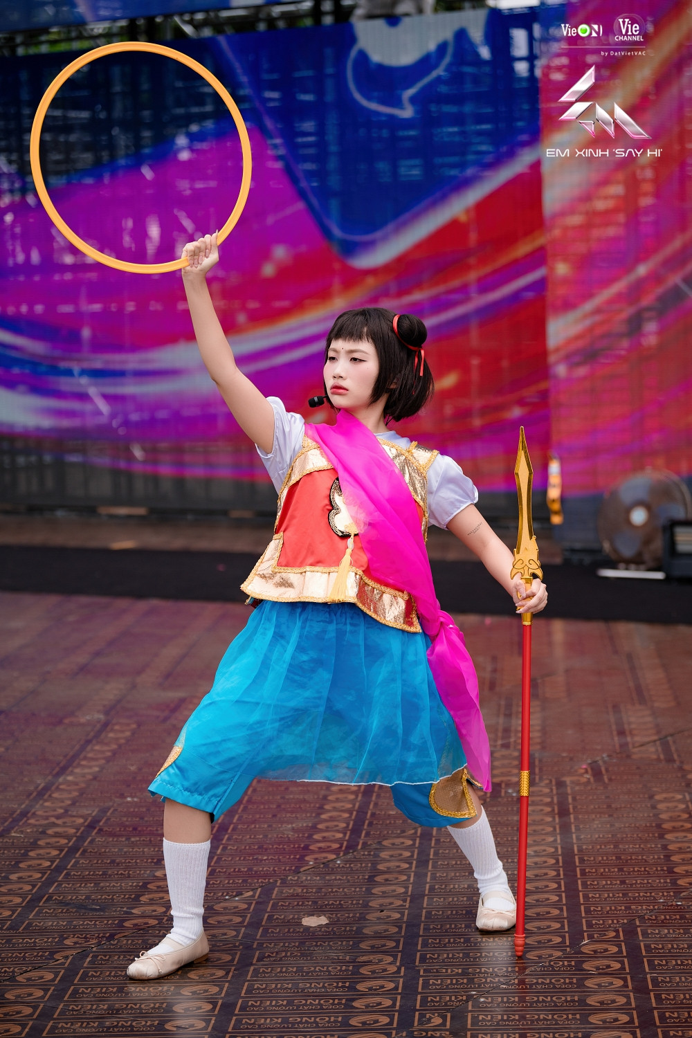 Mặc trời mưa to dàn Em Xinh tập luyện không ngừng nghỉ cho đêm concert