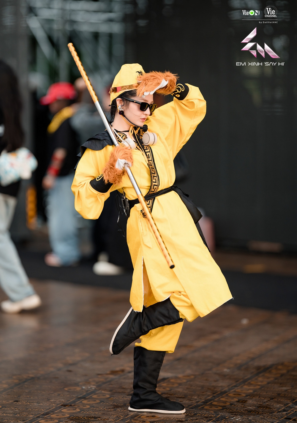 Mặc trời mưa to dàn Em Xinh tập luyện không ngừng nghỉ cho đêm concert