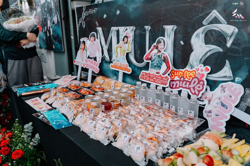 Mặc trời mưa to dàn Em Xinh tập luyện không ngừng nghỉ cho đêm concert