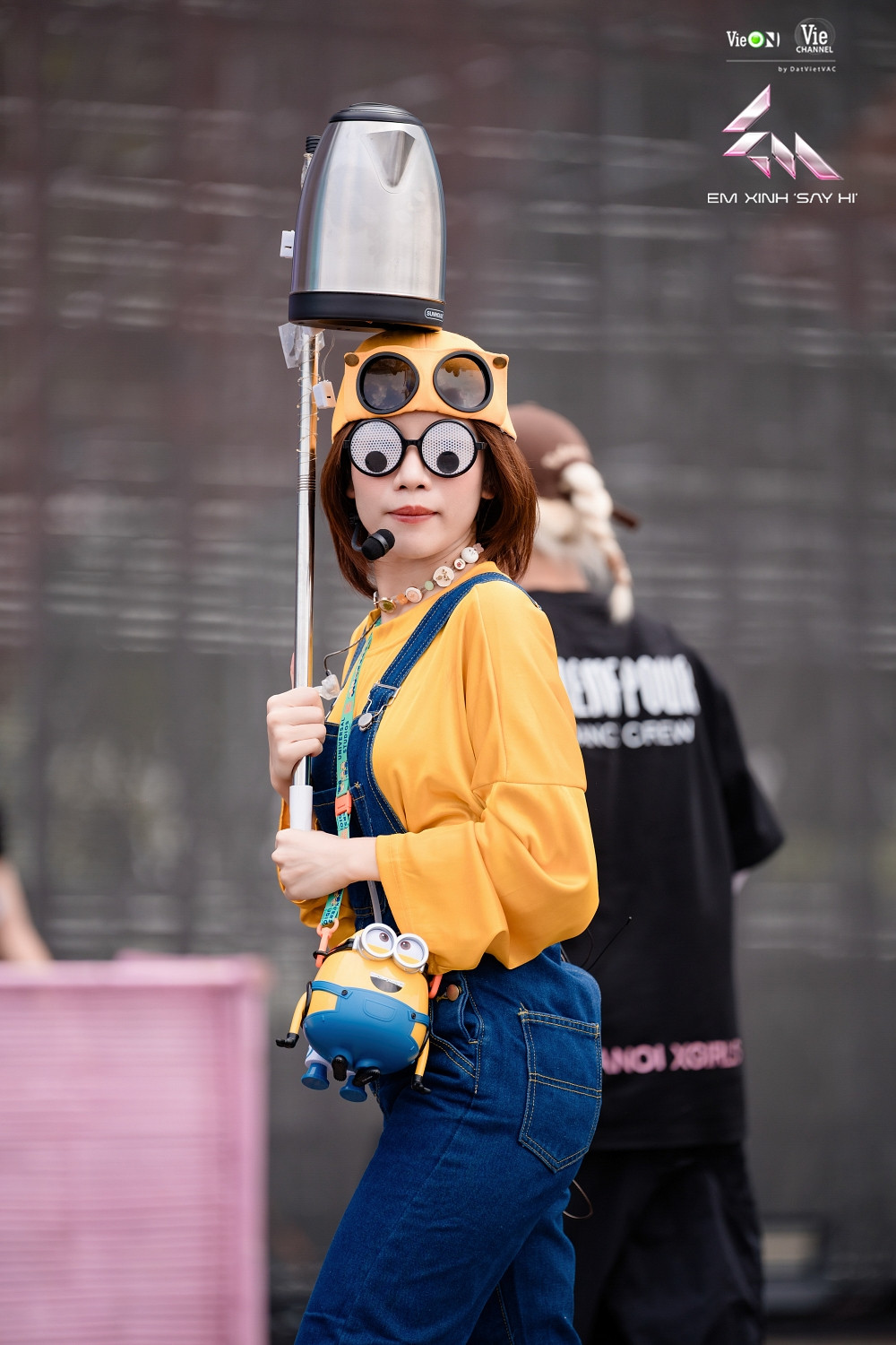 Mặc trời mưa to dàn Em Xinh tập luyện không ngừng nghỉ cho đêm concert