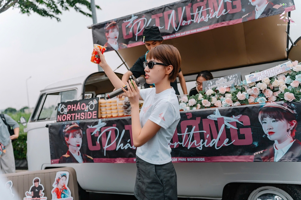 Mặc trời mưa to dàn Em Xinh tập luyện không ngừng nghỉ cho đêm concert