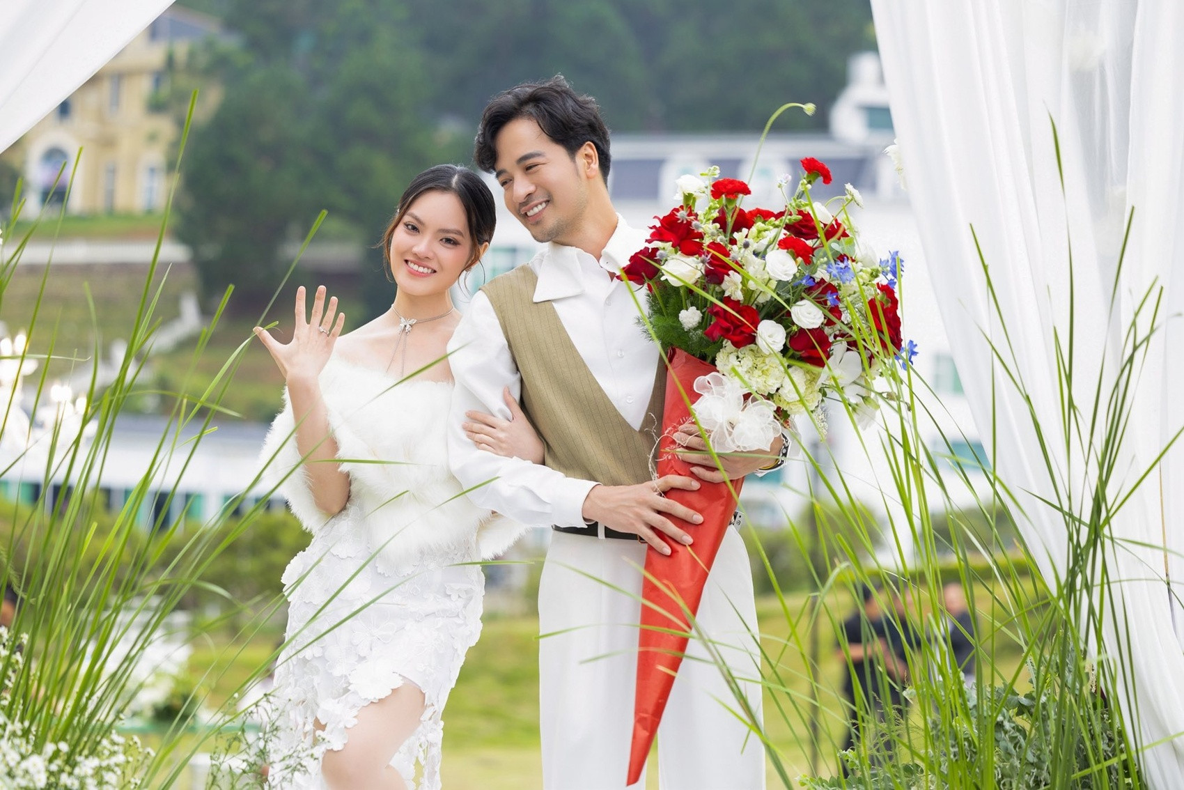 Nam diễn viên Vbiz vừa cầu hôn bạn gái kém 16 tuổi có khối tài sản chục tỷ là ai