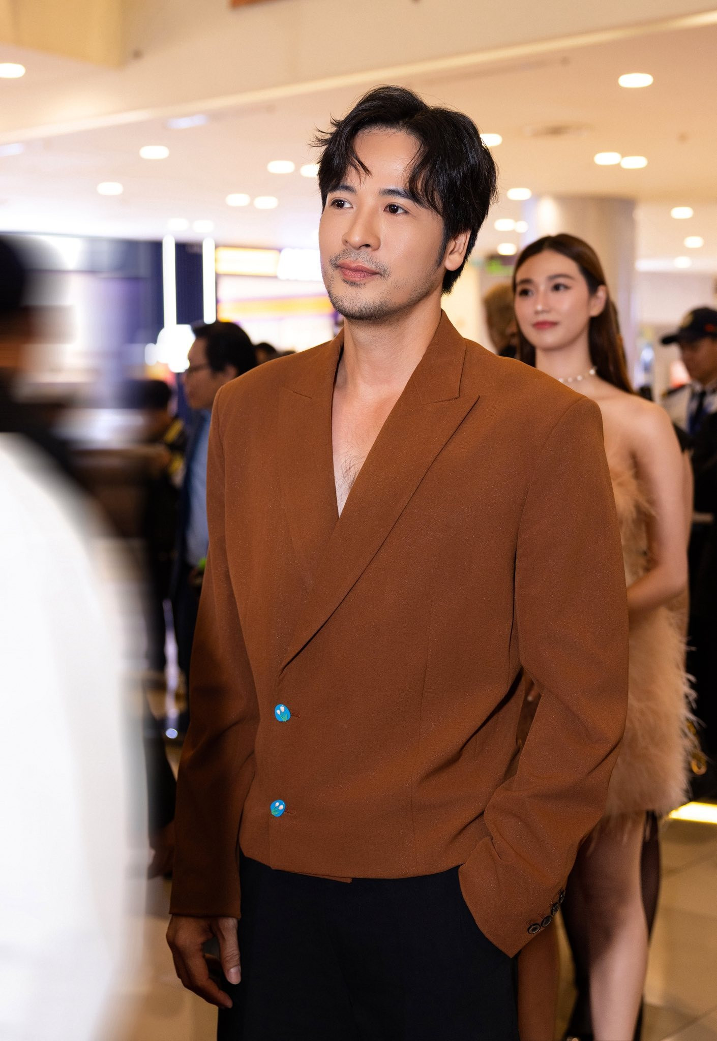 Nam diễn viên Vbiz vừa cầu hôn bạn gái kém 16 tuổi có khối tài sản chục tỷ là ai