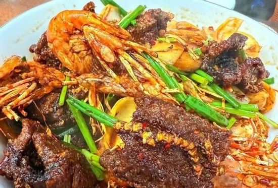 Bát mỳ giá hơn 8 triệu đồng có tôm, lươn, trứng cá bị 'mắng' tơi bời trên mạng