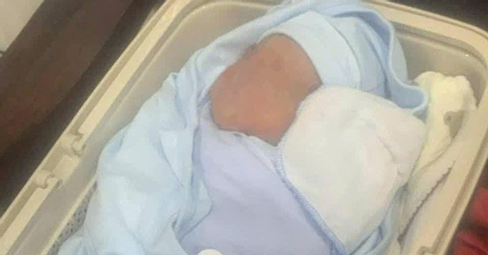 Bé trai 1 tháng tuổi bị bỏ rơi trước cổng nhà ở Hải Phòng, kèm lá thư nhói lòng