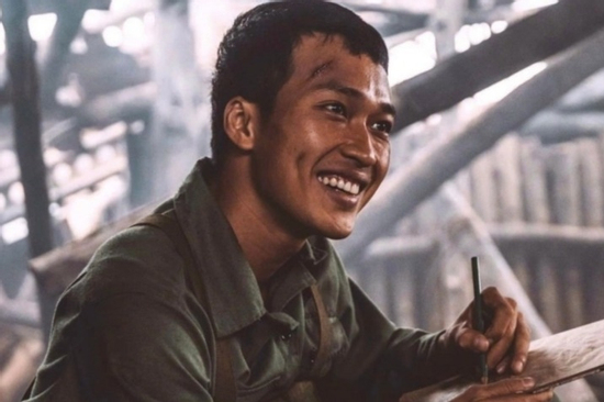 Nam diễn viên 'Mưa đỏ': Xuất phát điểm 'số âm', tuổi thơ bán vé số, vác rơm thuê