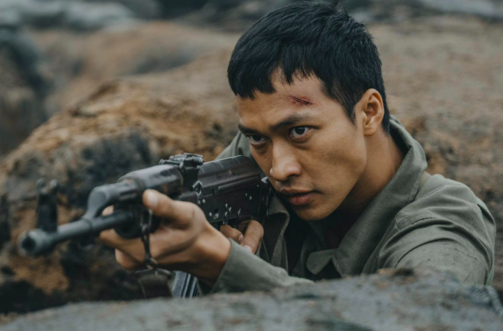 Lâm Thanh Nhã khắc hoạ thành công nhân vật Bình với những chuyển biến tâm lý dữ dội.