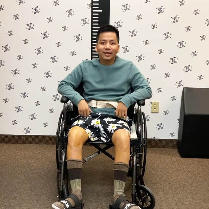 Sốc hình ảnh trên ngắn dưới dài của Khoa Pug sau 2 lần chi tiền tỷ phẫu thuật kéo chân