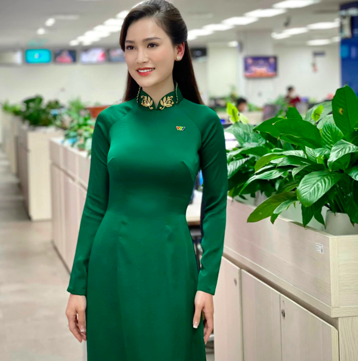 Linh Thuỷ từng từ bỏ ý định đi du học để theo đuổi nghề báo.