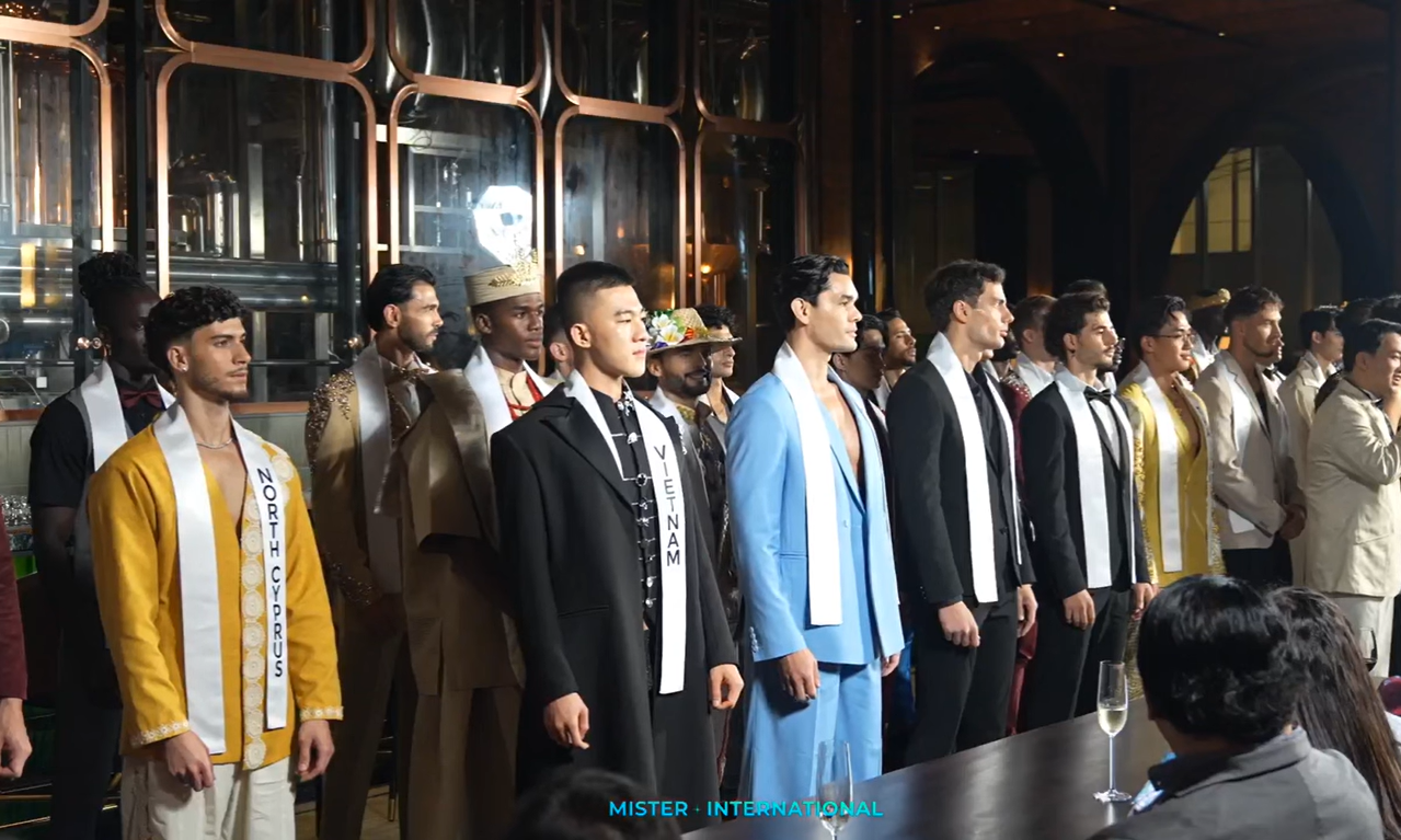Đại diện Việt tại Mr International 2025 mặc vest với quần nội y phản cảm chẳng giống ai