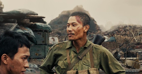 'Mưa đỏ' bất bại ngoài phòng vé, doanh thu vượt 650 tỷ đồng