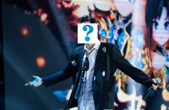 Nam ca sĩ Vbiz là đại gia ngầm, tuổi 44 trẻ trung như đôi mươi, sống một mình trong căn nhà 200 tỷ