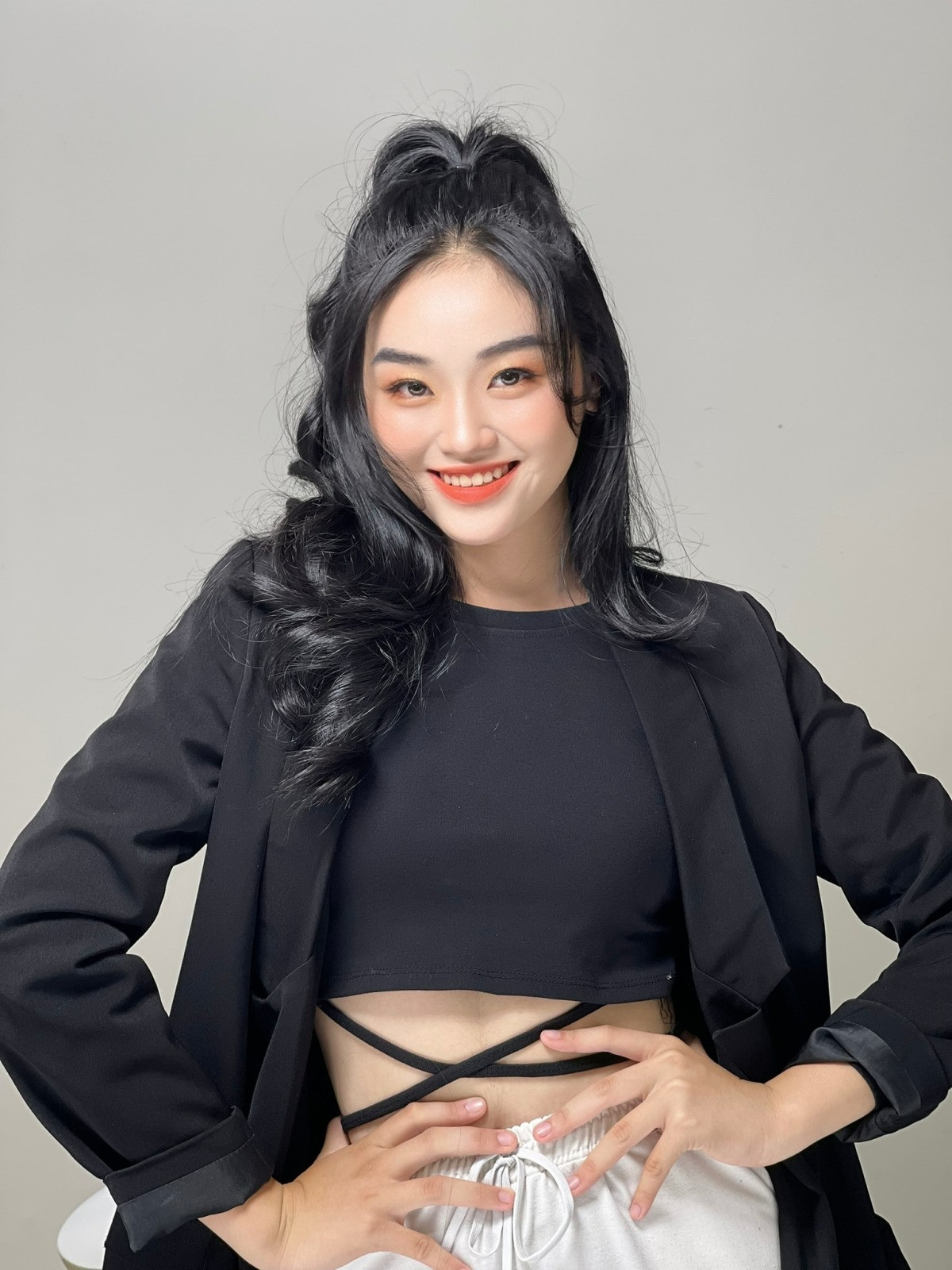 Nhan sắc đời thường gây bàn tán của Miss Grand Việt Nam 2025