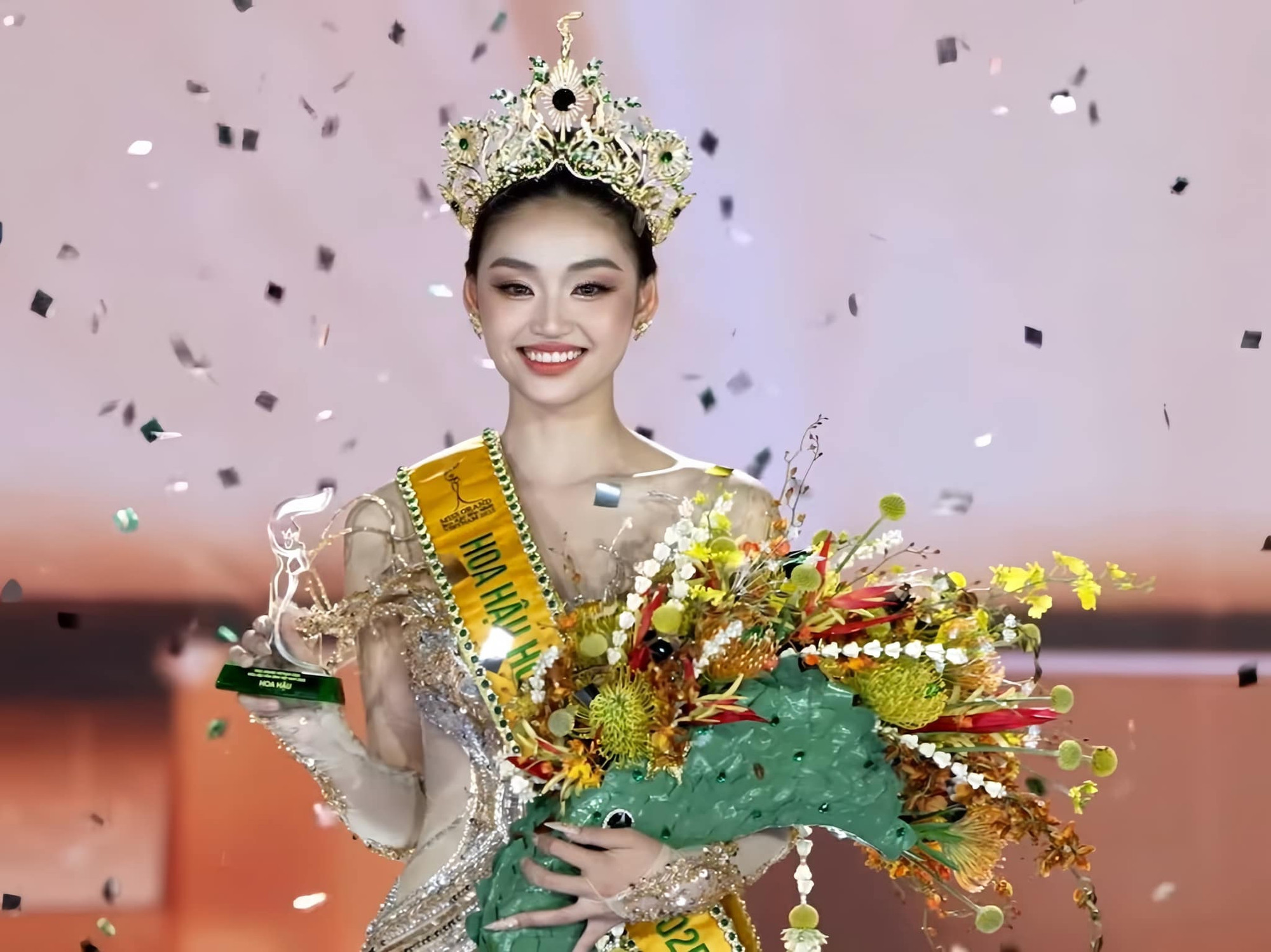 Nhan sắc đời thường gây bàn tán của Miss Grand Việt Nam 2025
