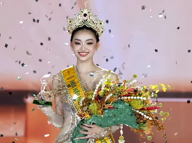 Miss Grand VietNam 2025 gây tranh cãi khi gia cảnh nghèo vẫn dùng đồ hiệu sang chảnh