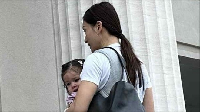 Vì sao Lan Phương không gửi con ở nhà mà lại ôm đến tòa ngày li hôn