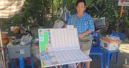 Người phụ nữ bán vé số trúng 6 giải liên tiếp nhờ ế hàng