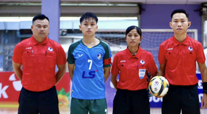 Chí Bảo (áo xanh) nhận án phạt nặng.