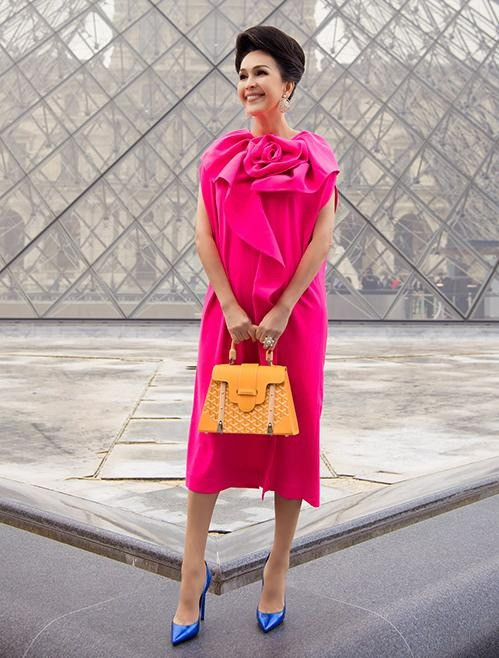 Chiếu túi Phương Oanh flex với hội phú bà Gió Ngang Khoảng Trời Xanh xịn xò cỡ nào