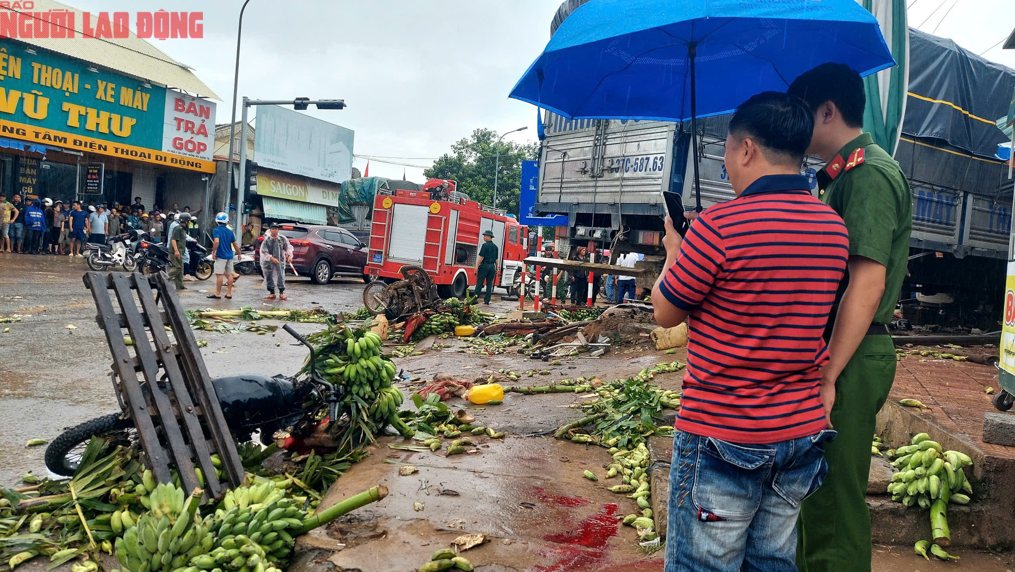 CLIP: Hiện trường vụ xe tải lao vào chợ khiến 3 người chết - Ảnh 4.