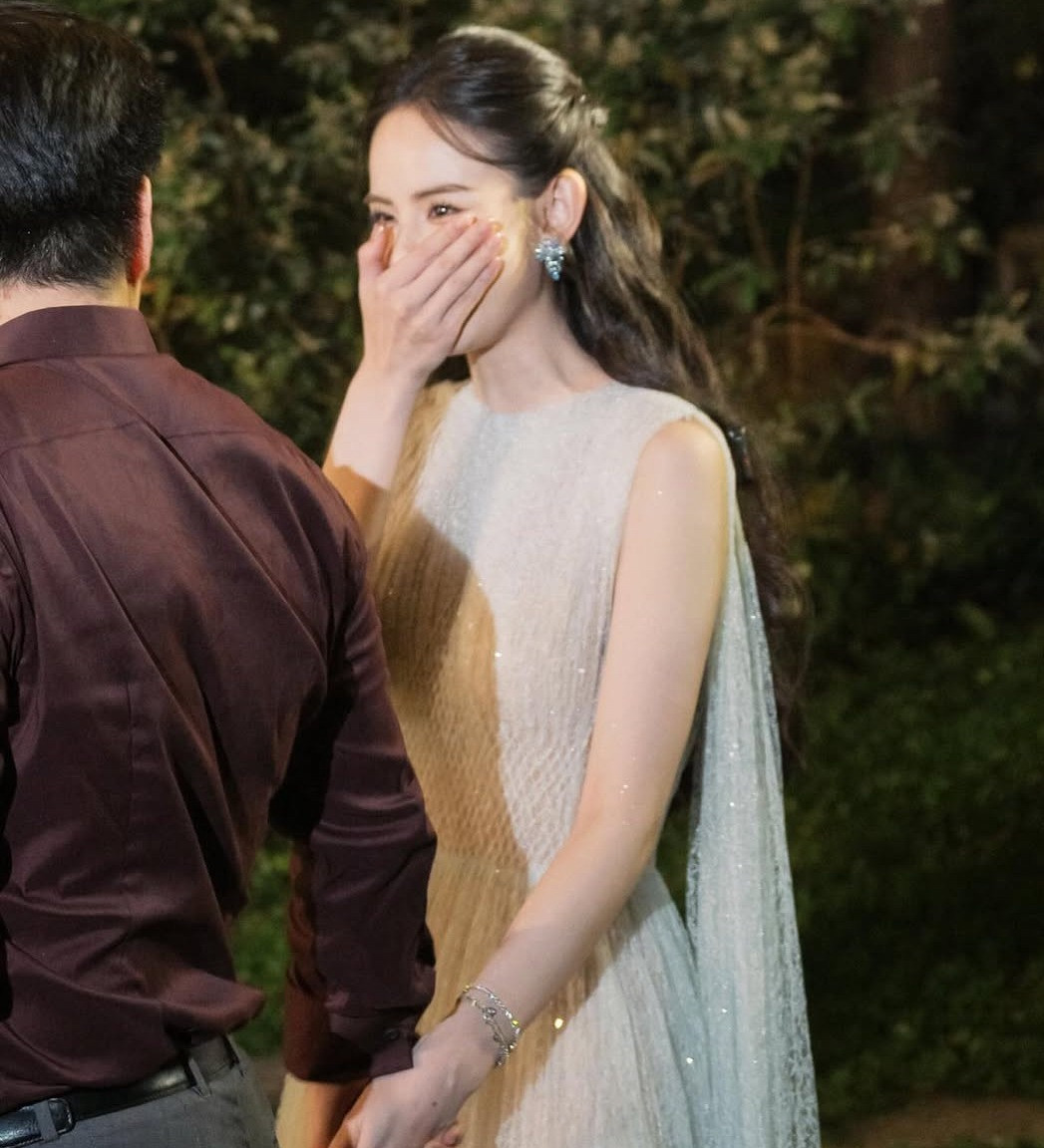 Dâu nhà giàu Hương Liên bị soi thái độ lạ khi đăng ảnh về chồng thiếu gia