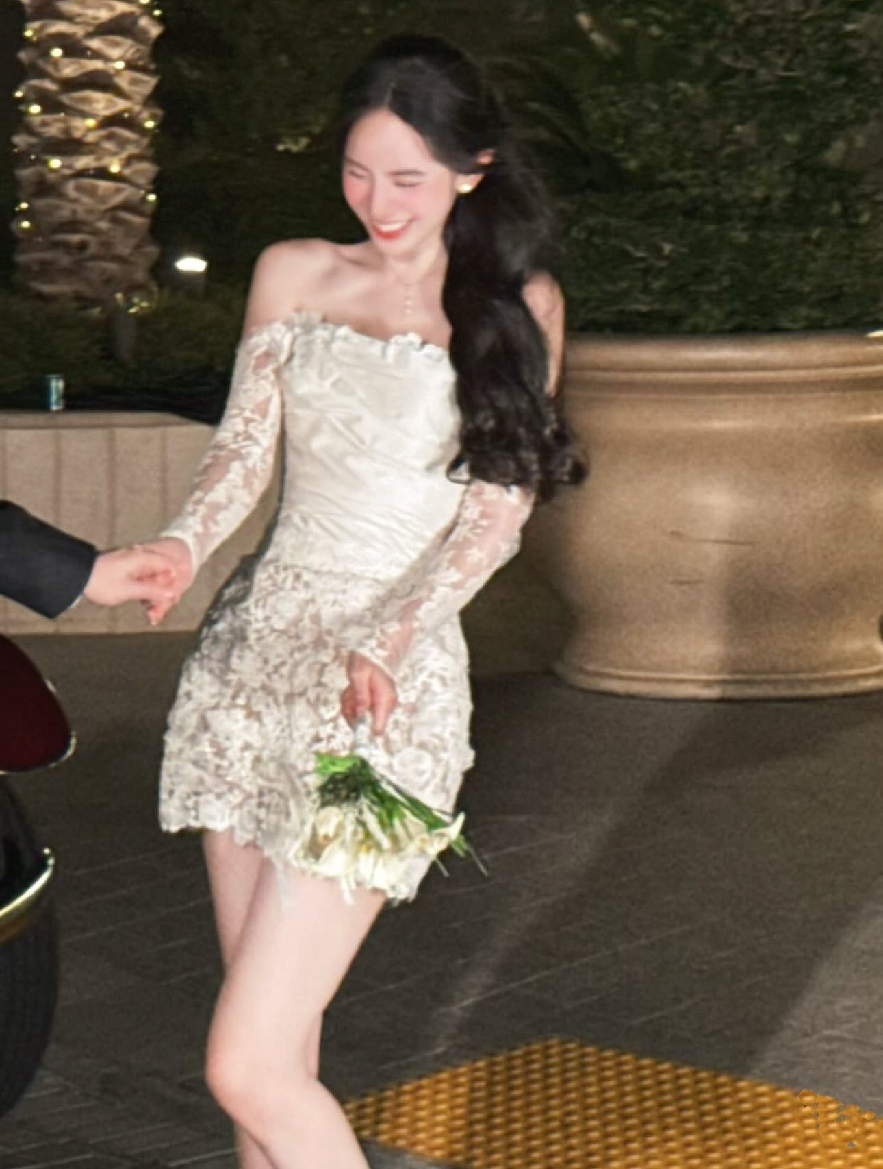 Dâu nhà giàu Hương Liên bị soi thái độ lạ khi đăng ảnh về chồng thiếu gia