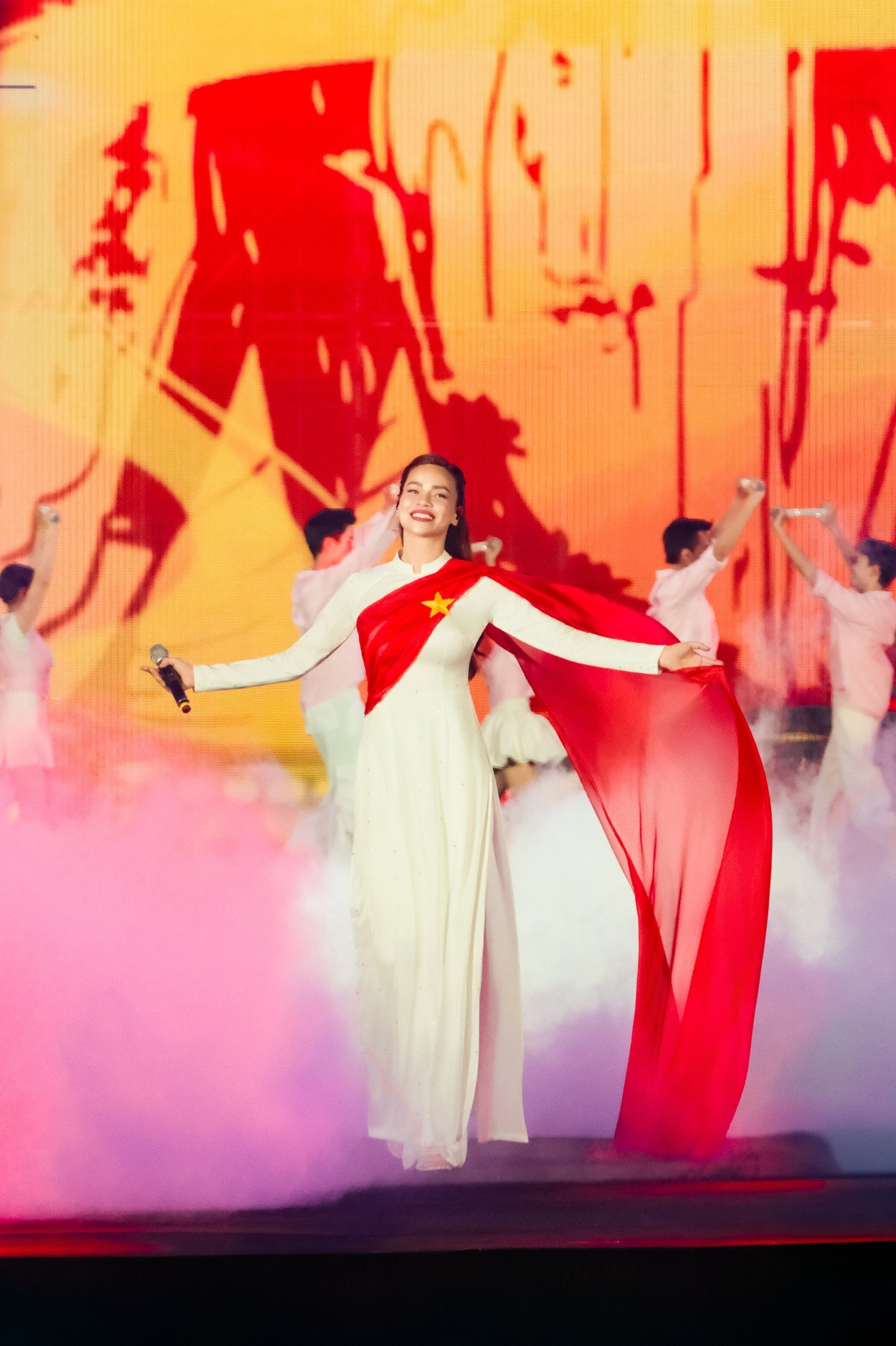 Hồ Ngọc Hà đáp trả khi bị so sánh với Mỹ Tâm