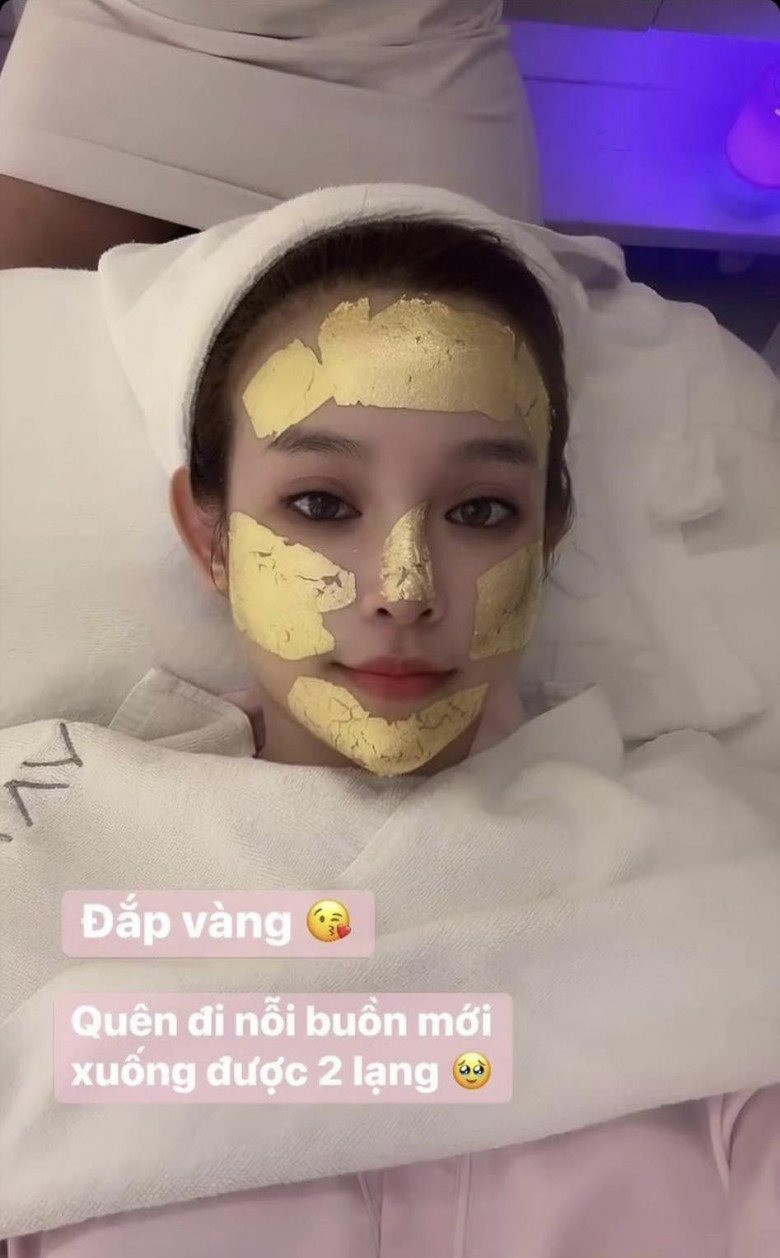 Lệ Quyên kèn cựa Huyền Baby với mốt dát vàng 24k lên mặt đúng kiểu phú bà